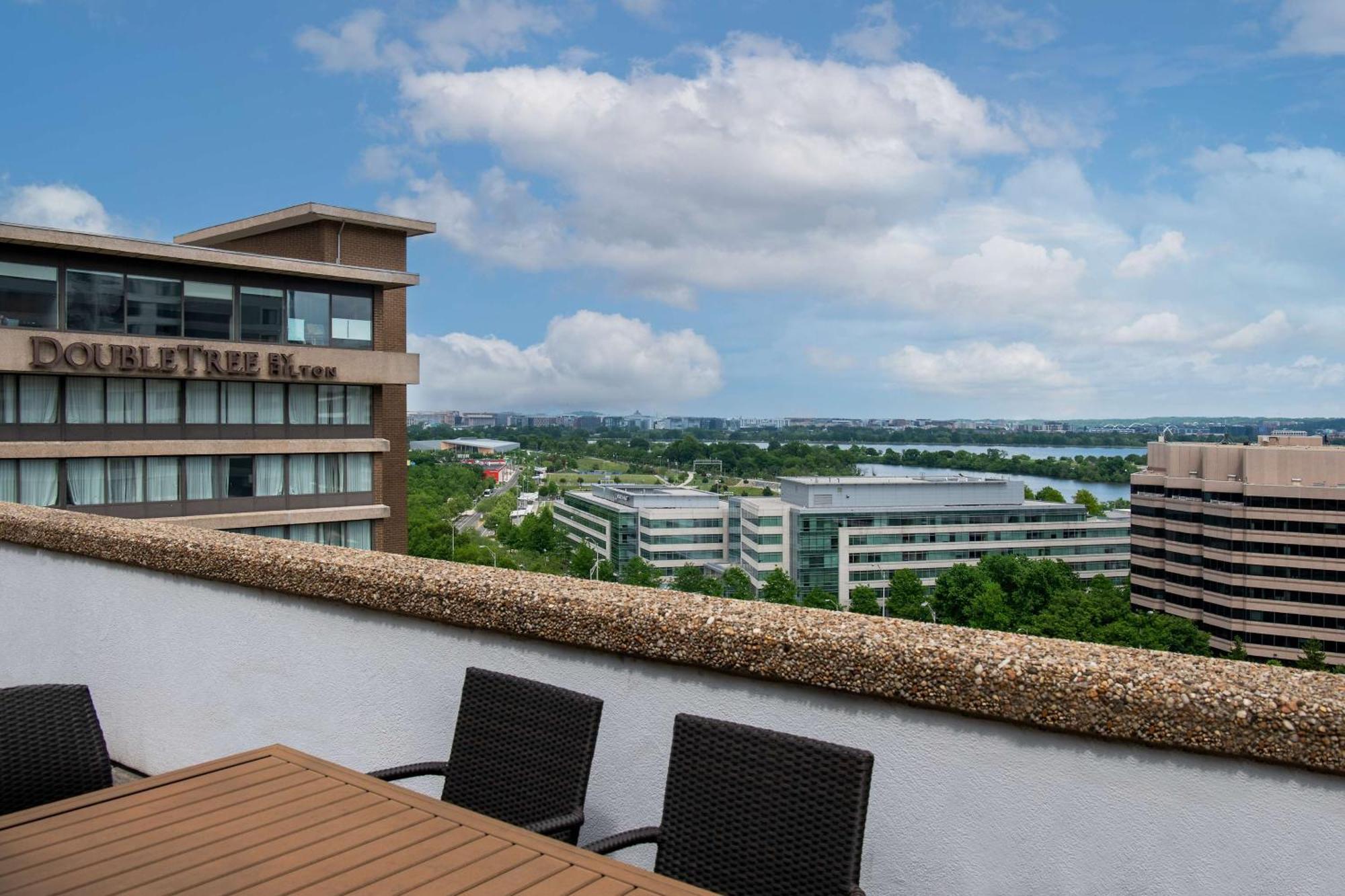 Doubletree By Hilton Washington Dc - Crystal City Арлингтон Экстерьер фото